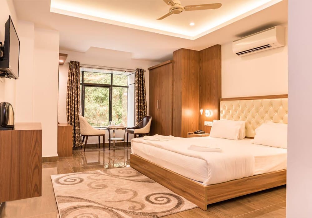 Hotel Grand Paradise - Deluxe Room.jpg
